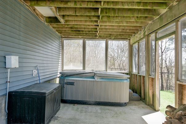 Hot Tub, Interior, Sun Room