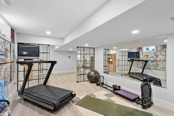Fitness Equipment, Interior, Recessed Lighting, Wood Texture Flooring