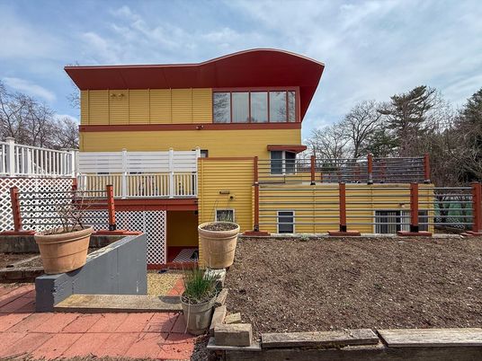 Backyard, Exterior, Facade, Modern