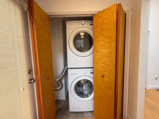 Interior, Utility Closets, Washer, Wood Texture Flooring