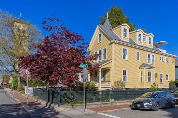 Exterior, Facade, Queen Anne Victorian