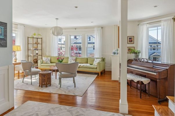 Interior, Living room, Pendant Lights, Piano, Wood Texture Flooring