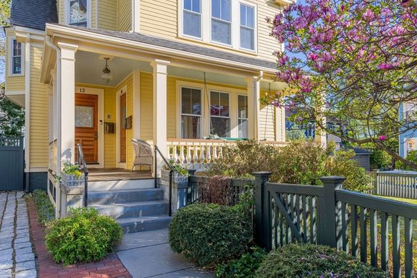 Exterior, Facade, American Foursquare