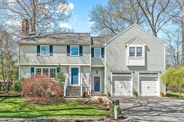 Attached, Exterior, Facade, Raised Ranch