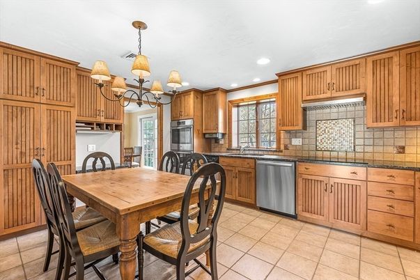 Chandelier, Dining room, Interior, Kitchen, Recessed Lighting, Stainless Steel Appliances