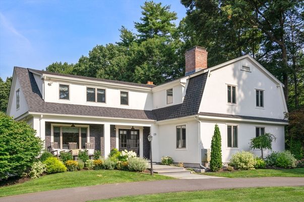 Exterior, Facade, Farmhouse