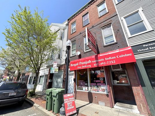 Exterior, Facade, Brick Facade, Rowhouse