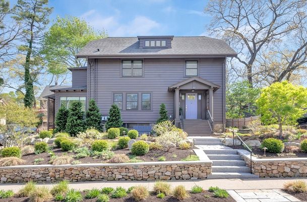 Exterior, Facade, American Foursquare