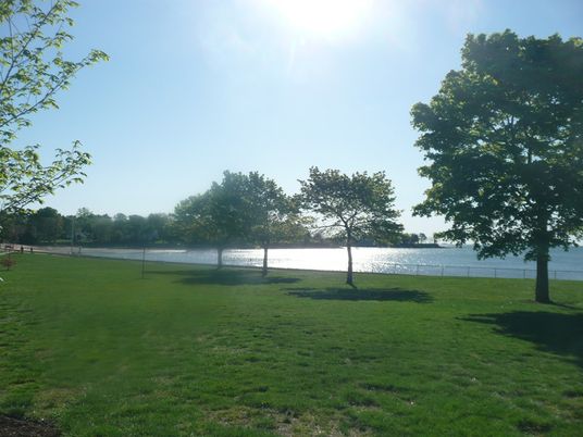 Exterior, Lake