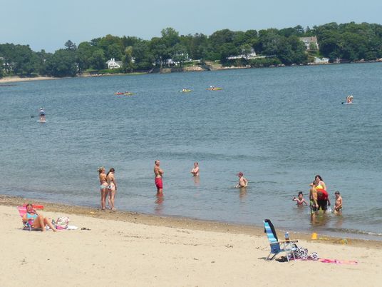 Exterior, Lake