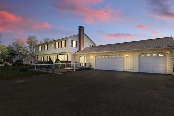 Attached, Exterior, Facade, Farmhouse