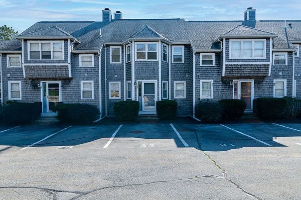 Exterior, Facade, Rowhouse