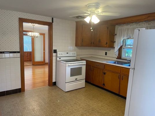Chandelier, Interior, Kitchen, Wood Texture Flooring