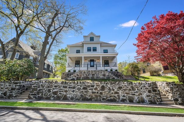 Exterior, Facade, American Foursquare