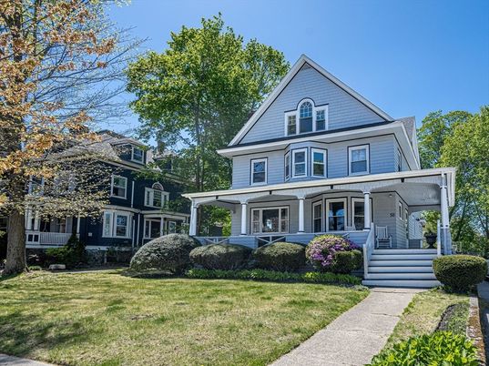 Exterior, Facade, Queen Anne Victorian