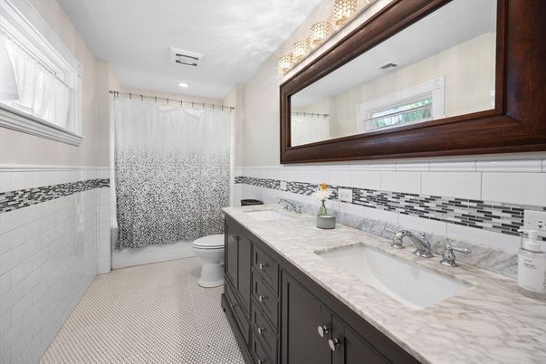 Bathroom, Dual Sink Vanities, Interior, Recessed Lighting