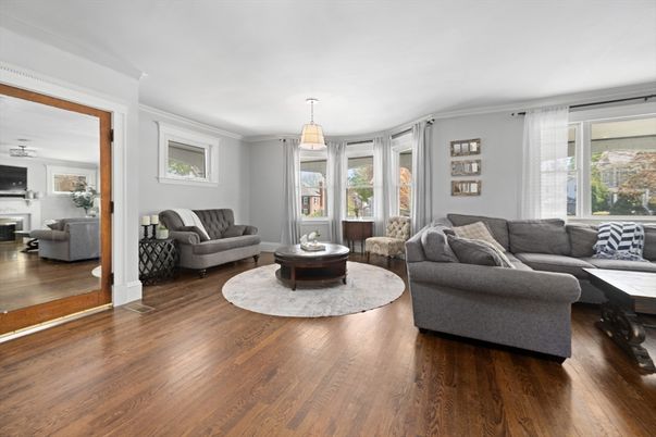 Interior, Living room, Pendant Lights, Wood Texture Flooring