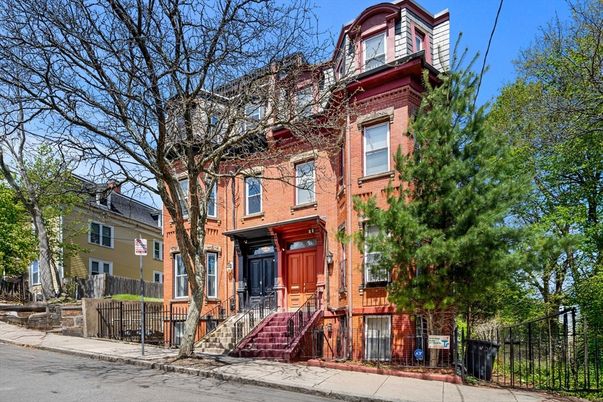 Exterior, Facade, Brick Facade, Rowhouse