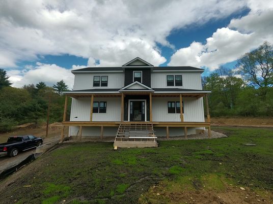 Exterior, Facade, American Foursquare