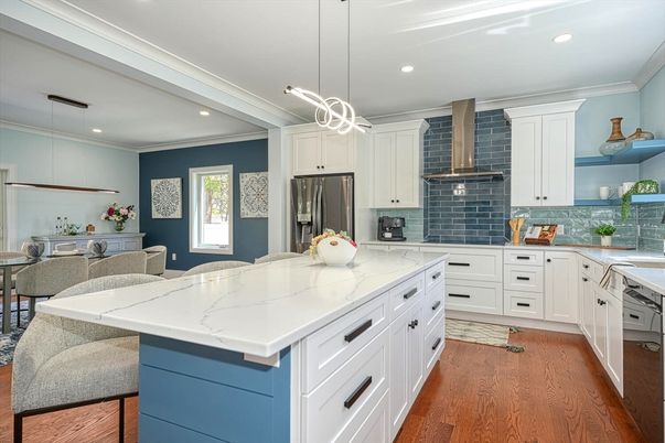 Dining room, Interior, Kitchen, Pendant Lights, Recessed Lighting, Stainless Steel Appliances, Wood Texture Flooring