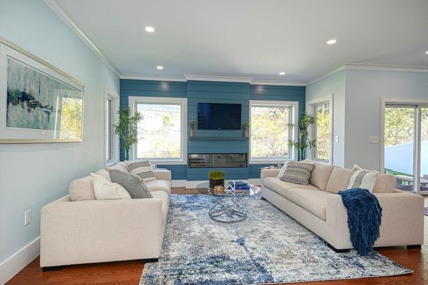 Interior, Living room, Recessed Lighting, Wood Texture Flooring