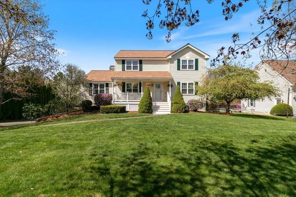 Backyard, Exterior, Facade, Split Level