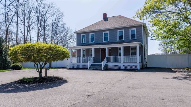 Exterior, Facade, American Foursquare