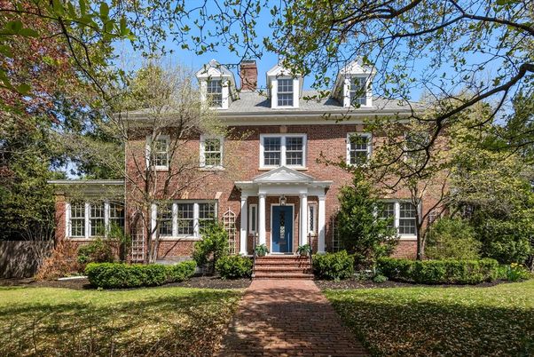 Exterior, Facade, Brick Facade, Georgian