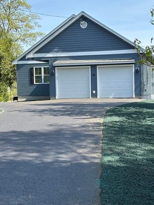 Attached, Exterior, Facade, American Craftsman