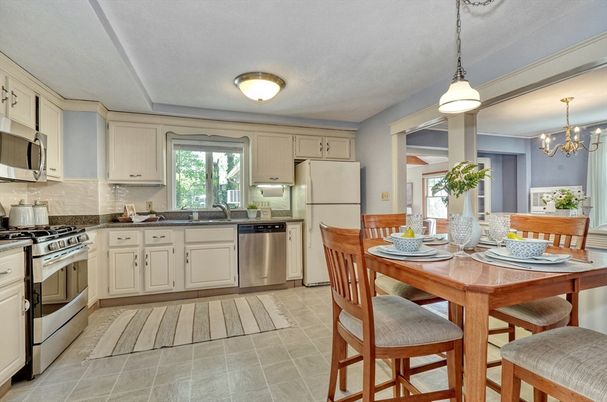 Dining room, Interior, Kitchen, Pendant Lights, Stainless Steel Appliances