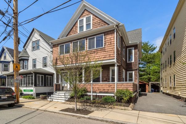 Exterior, Facade, Queen Anne Victorian