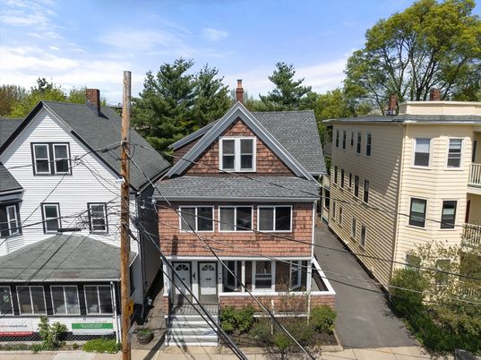 Exterior, Facade, Queen Anne Victorian