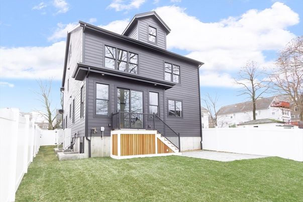 Backyard, Exterior, Facade, American Foursquare