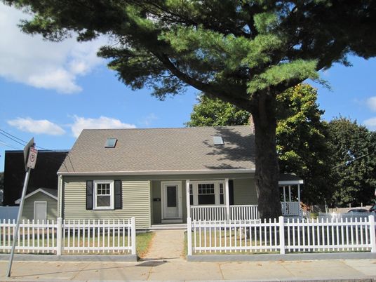 Exterior, Facade, Cape Cod