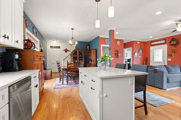 Dining room, Interior, Kitchen, Pendant Lights, Recessed Lighting, Wood Texture Flooring