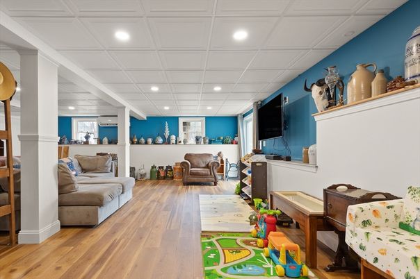 Interior, Living room, Recessed Lighting, Wood Texture Flooring