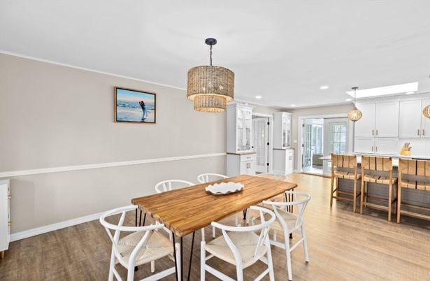 Chandelier, Dining room, Interior, Kitchen, Pendant Lights, Recessed Lighting, Wood Texture Flooring