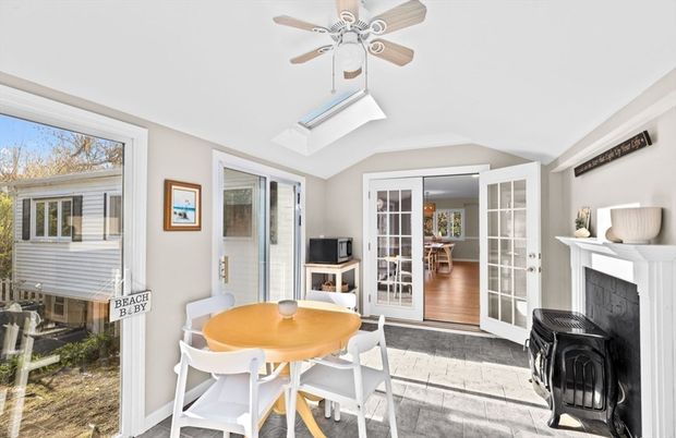 Dining room, Fireplace, Interior
