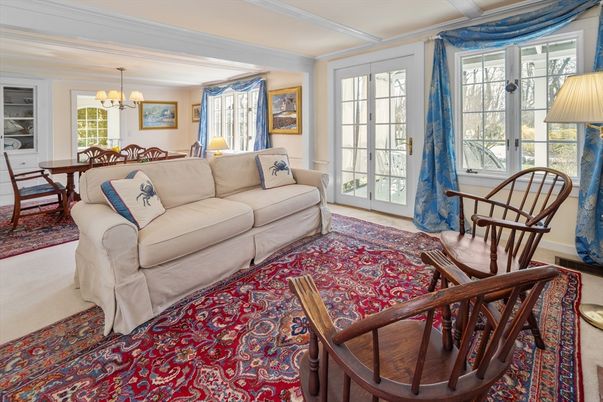 Chandelier, Dining room, Interior, Living room