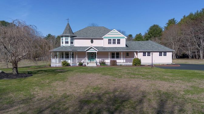 Backyard, Exterior, Facade, Queen Anne Victorian