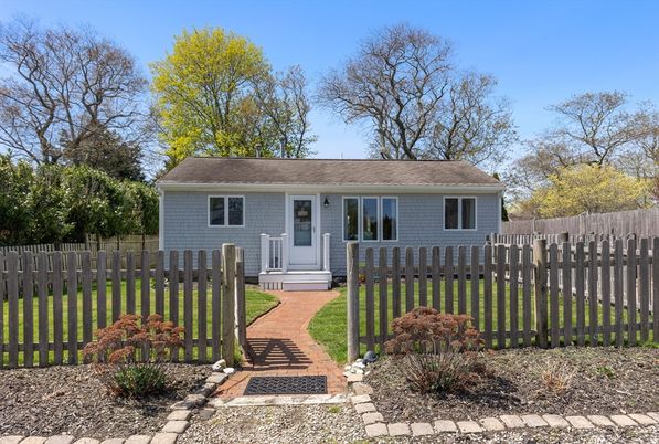 Backyard, Exterior, Facade, Cape Cod