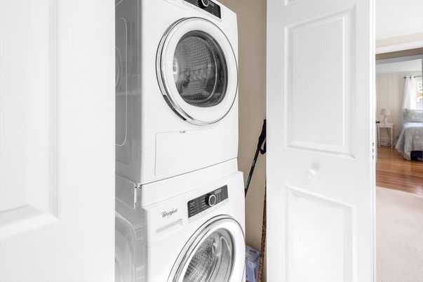 Interior, Utility Closets, Washer, Wood Texture Flooring