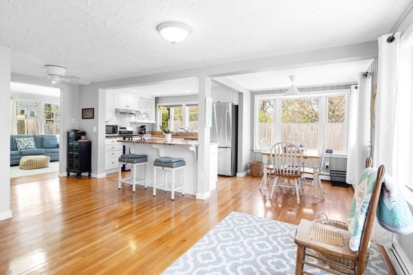 Dining room, Interior, Kitchen, Stainless Steel Appliances, Wood Texture Flooring