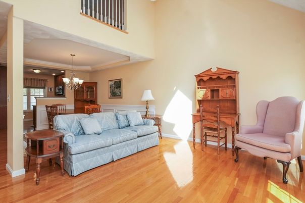 Chandelier, Dining room, Interior, Living room, Wood Texture Flooring