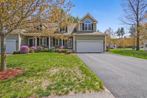 Attached, Exterior, Facade, Cape Cod