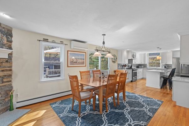 Dining room, Interior, Kitchen, Pendant Lights, Recessed Lighting, Wood Texture Flooring