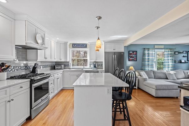Interior, Kitchen, Living room, Pendant Lights, Recessed Lighting, Stainless Steel Appliances, Wood Texture Flooring
