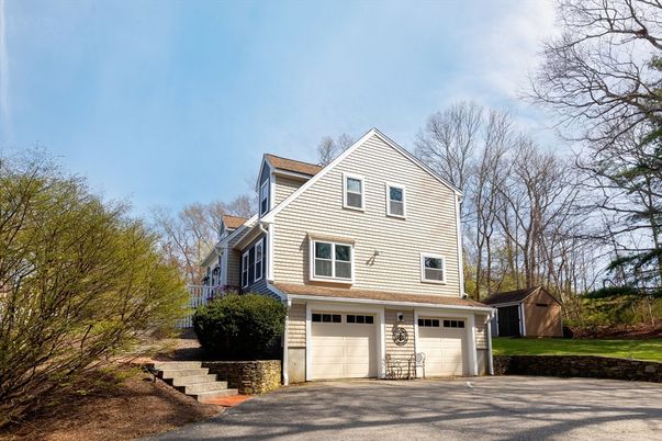 Attached, Exterior, Facade, Farmhouse
