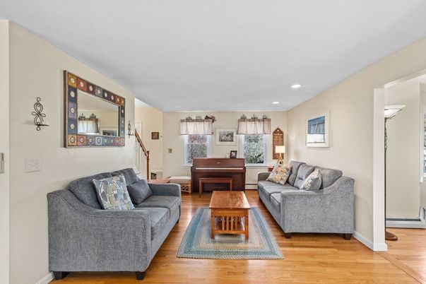 Interior, Living room, Piano, Recessed Lighting, Wood Texture Flooring