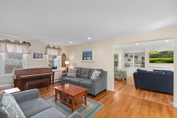 Interior, Living room, Piano, Recessed Lighting, Wood Texture Flooring